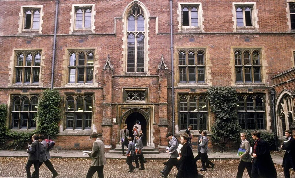 Winchester College.png